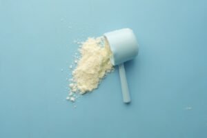 Scoop of white powder, representing whitening powder comparison